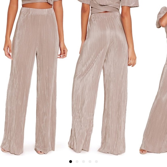 MISSGUIDED Wide Leg Pleat Trousers - Picture 2 of 5